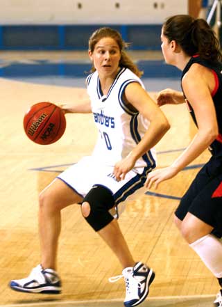 Women's BBall: Balanced scoring leads to win 