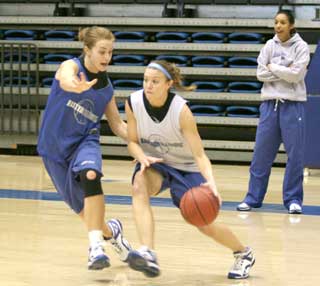 Women's BBall: Flying first class 