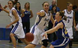 Women's BBall: Team buckles down, scores 