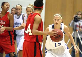 Women's BBall: Panthers use first-half defense to pull away 