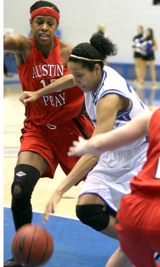 Women's BBall: Teams struggle through adversity 