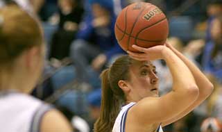 Women's BBall: Galligan gets it done from the block 