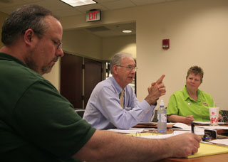 Perry addresses Faculty Senate meeting 