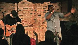 Open mic night shows off student talent 