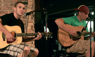 Open mic night shows off student talent 