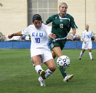 Women's Soccer: Two matches lost at home 