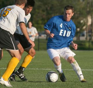 Men's Soccer: Crusaders steal opening match 