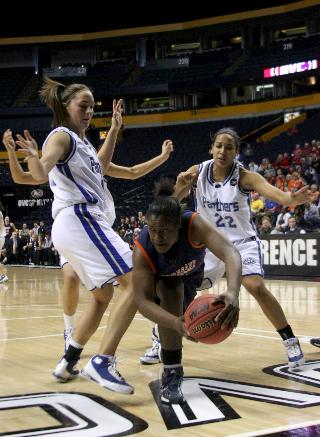 BREAKING: Women's hoops advances to title game 