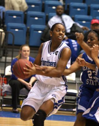 Women's Basketball: Seniors end regular season on victory 