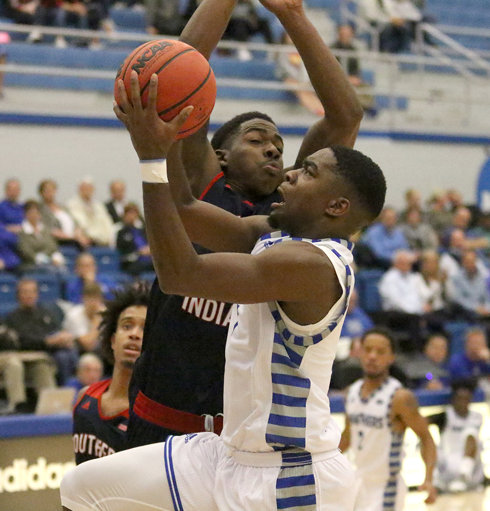 Eastern basketball team loses 95-92 – The Daily Eastern News