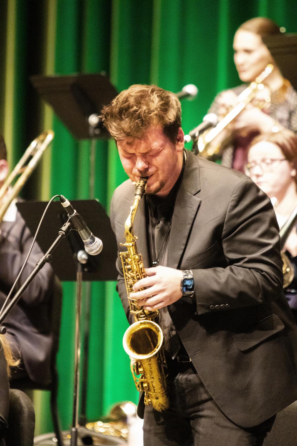 Eastern Jazz Ensemble performs final, 'best' performance – The Daily  Eastern News