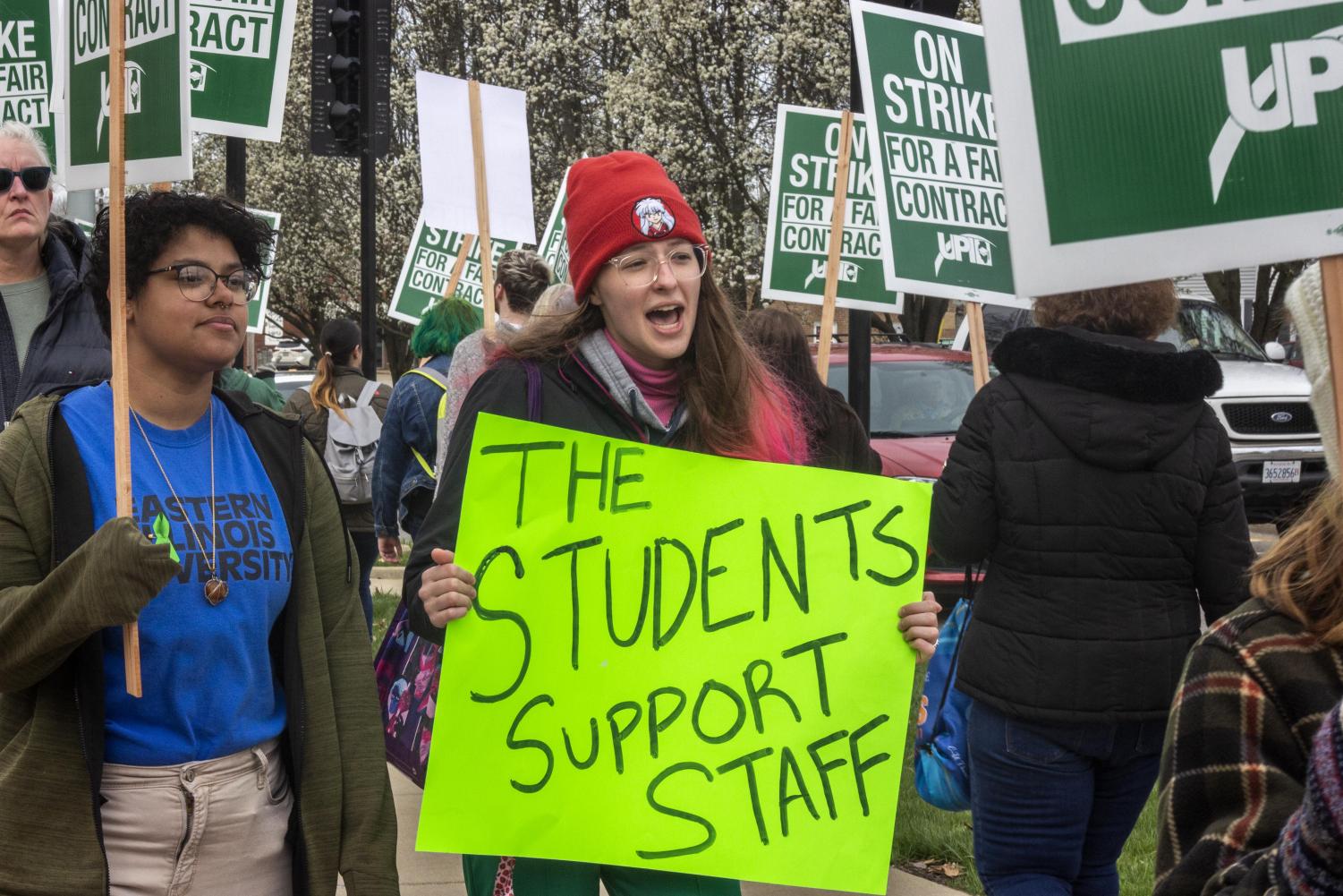 Students picket with EIU-UPI in strike – The Daily Eastern News