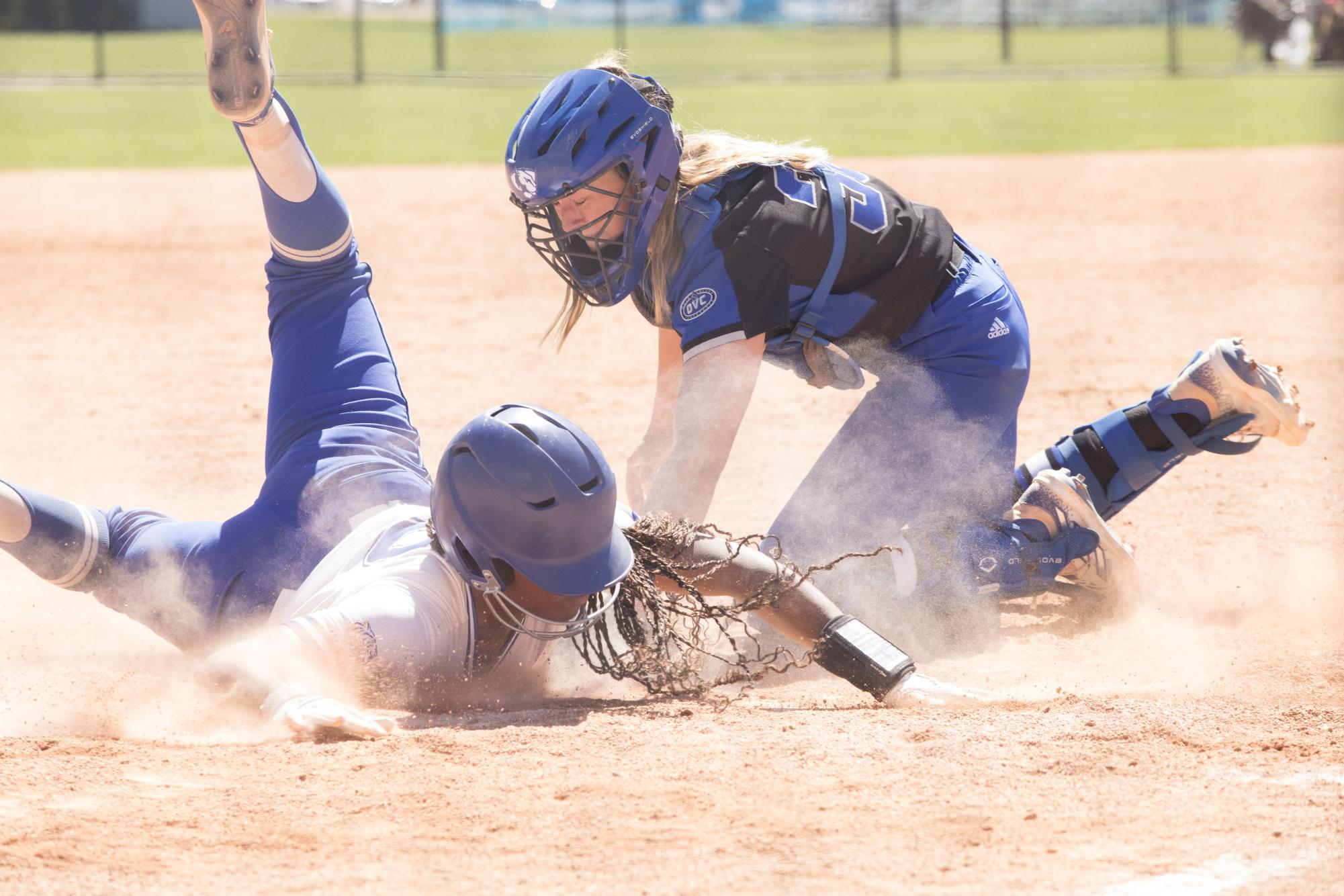 EIU baseball, softball take home wins – The Daily Eastern News