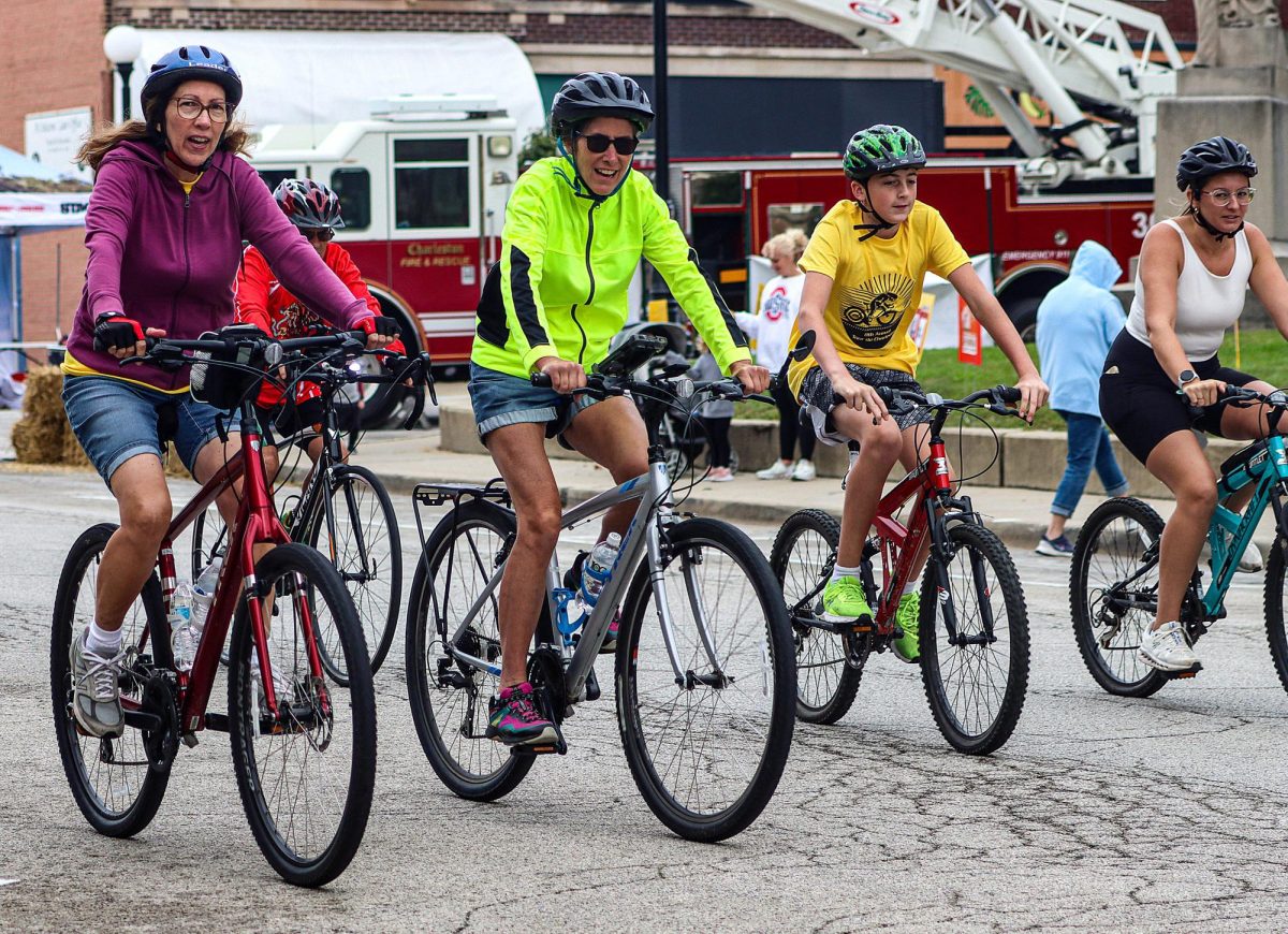 Bikers start the race in the 25-mile race of the Tour De Charleston on Saturday morning on Saturday, September 28, 2024. First place in the race finished in 1:05:41.91.