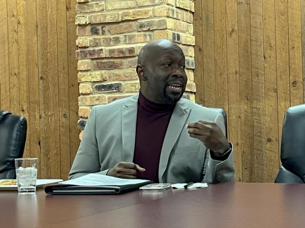 Executive Director and Senior Diversity, Equity and Inclusion Officer John Blue talking to the students in the Union Loft on Oct. 17, 2024, for a lead lunch.