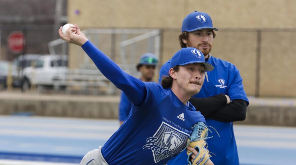 [Thumbnail Edition] Senior right-handed pitcher Tyler Conklin pitching in the Eastern Illinois University baseball team's intrasquad scrimmage at O'Brien Field in Charleston, Illinois on Jan. 31.