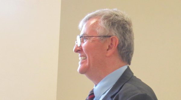 (Thumbnail edition) Former Illinois representative and senator Tom Bennett speaks to EIU students about his time in government in Coleman Hall on Wednesday